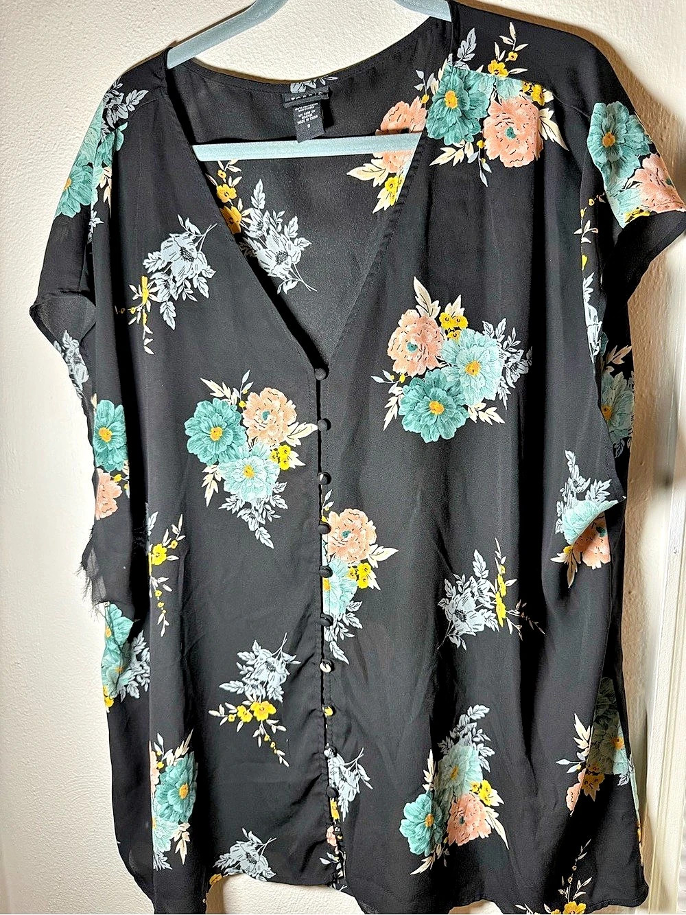 Torrid floral Button Front Top in Black Size 3xl